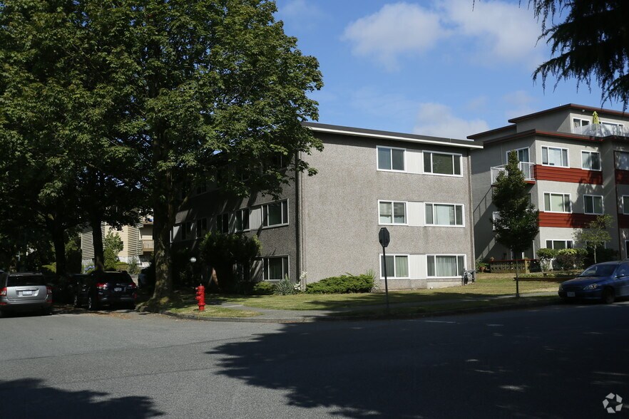 1225 W 72nd Ave, Vancouver, BC à vendre - Photo du bâtiment - Image 3 de 9
