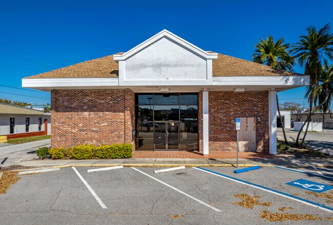 Plus de détails pour 5825 54th Ave N, Kenneth City, FL - Commerce de détail à vendre