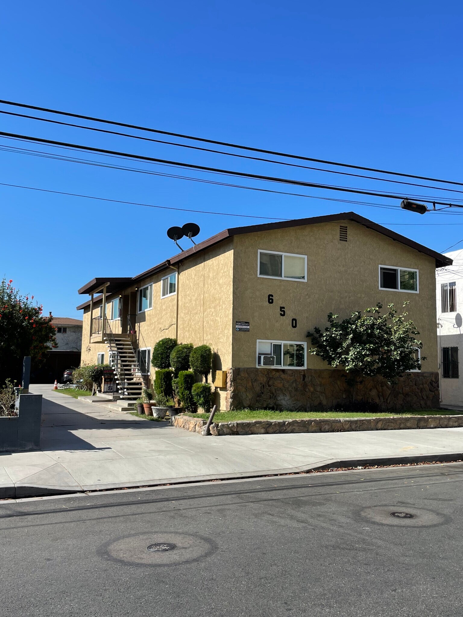 650 E 15th St, Long Beach, CA à vendre Photo du bâtiment- Image 1 de 2