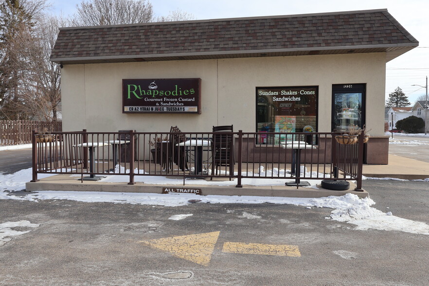 1226 Oregon St, Oshkosh, WI for sale - Building Photo - Image 2 of 5