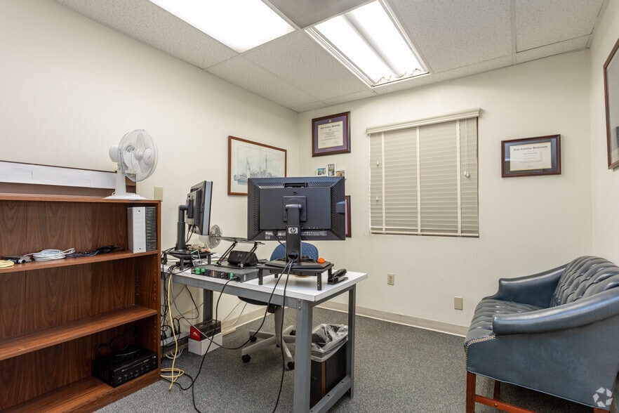 1310 Nowell Rd, Raleigh, NC for sale - Interior Photo - Image 2 of 28