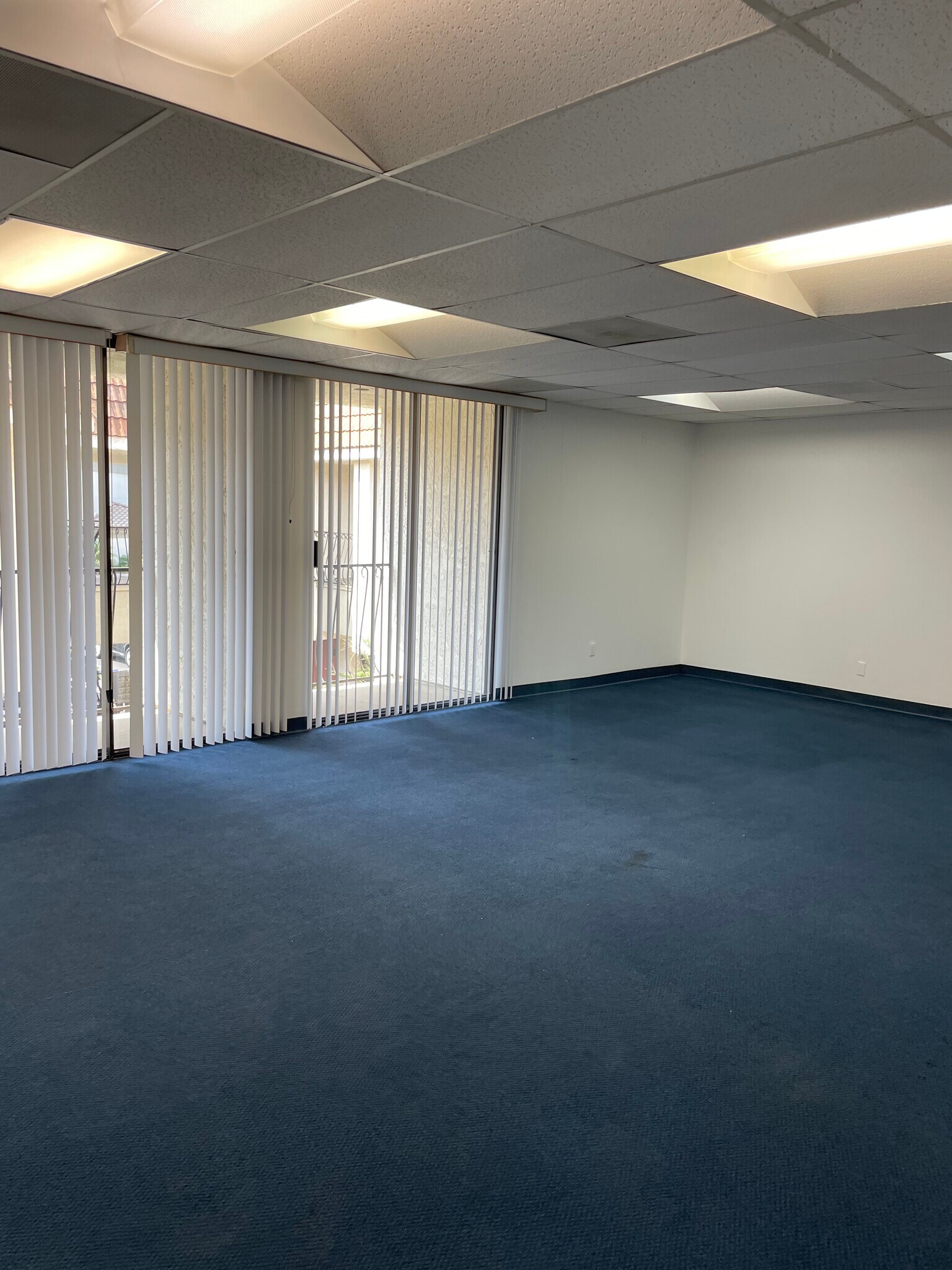 400 Mobil Ave, Camarillo, CA for lease Interior Photo- Image 1 of 4