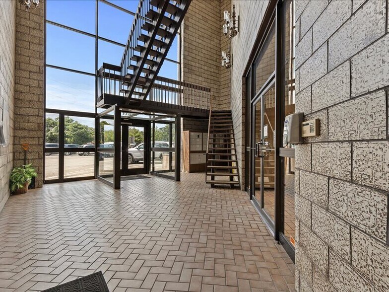 8001 Rowan Rd, Cranberry Township, PA à louer - Photo du bâtiment - Image 2 de 19