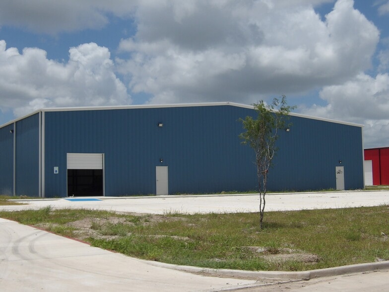1745 Laguna Circle, Harlingen, TX à vendre - Photo du bâtiment - Image 2 de 18