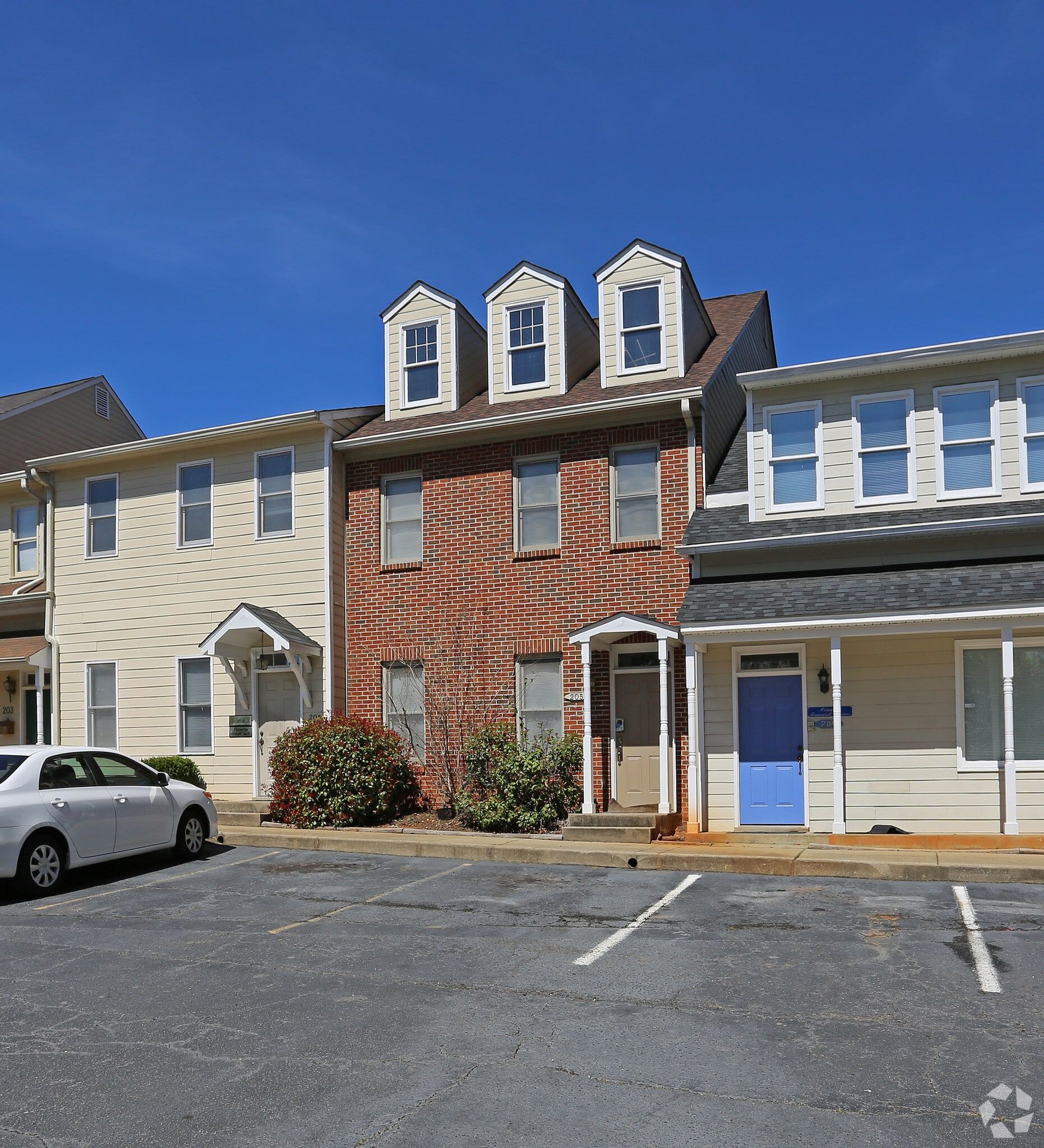 205 Jamestown Sq, Columbia, SC for lease Primary Photo- Image 1 of 10