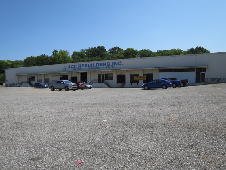 843-863 E. H. Crump Blvd, Memphis, TN for lease - Building Photo - Image 2 of 16