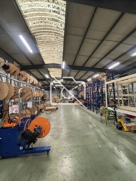 Industrial in Trappes for lease - Interior Photo - Image 3 of 10