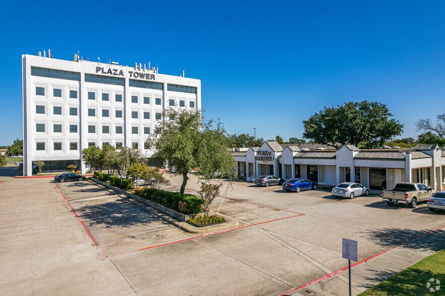2117-2121 W Airport Fwy, Irving, TX à louer - Photo du bâtiment - Image 3 de 11