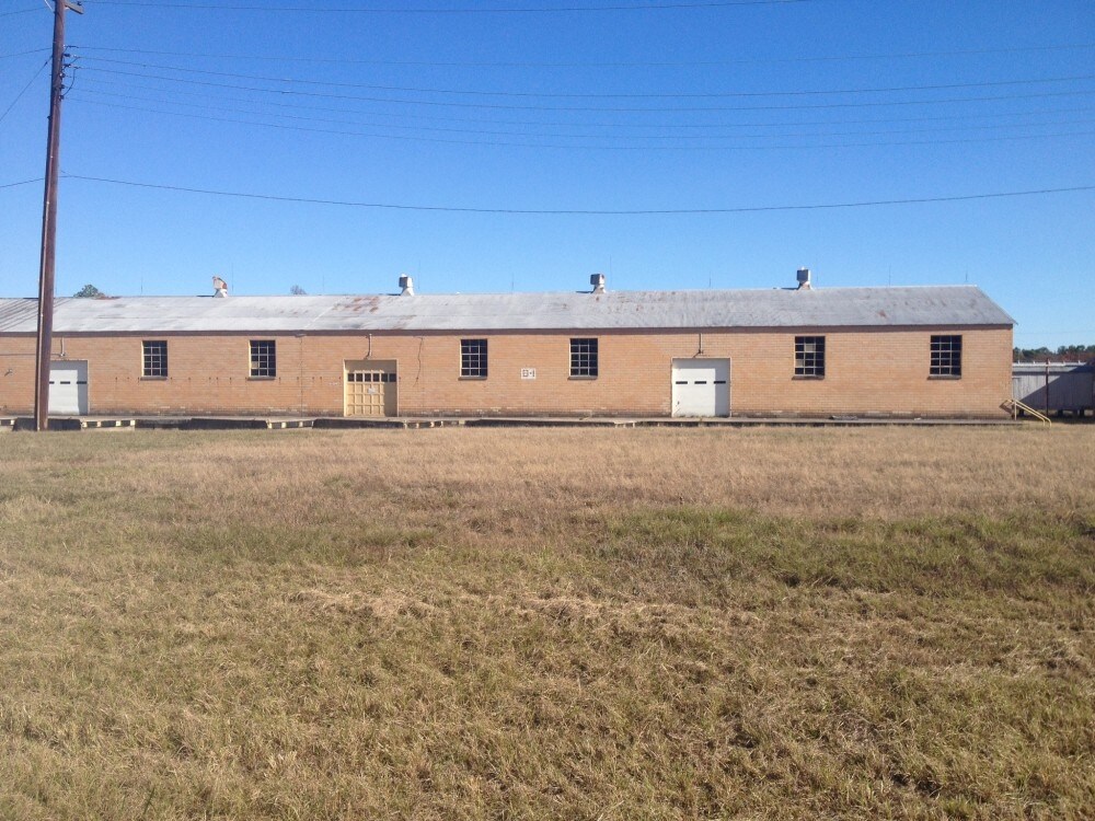 Area B, B-Line, Hooks, TX for lease Primary Photo- Image 1 of 6