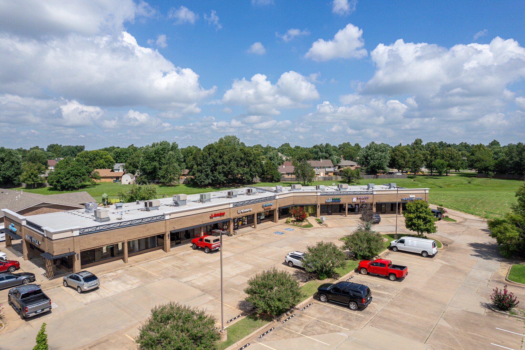 1101-1151 W 15th St, Edmond, OK à louer Photo du bâtiment- Image 1 de 8