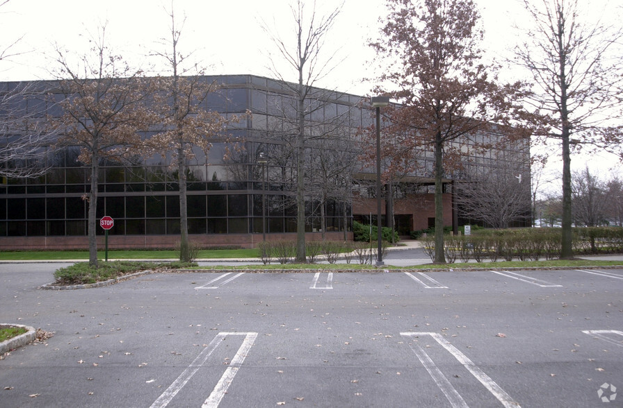 2035 Lincoln Hwy, Edison, NJ à vendre - Photo du bâtiment - Image 1 de 1