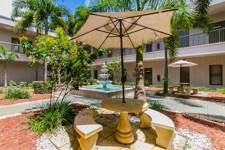 1500 N University Dr, Coral Springs, FL à vendre - Photo du bâtiment - Image 3 de 19