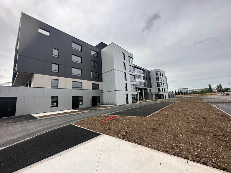 Office in Strasbourg for lease - Building Photo - Image 2 of 11