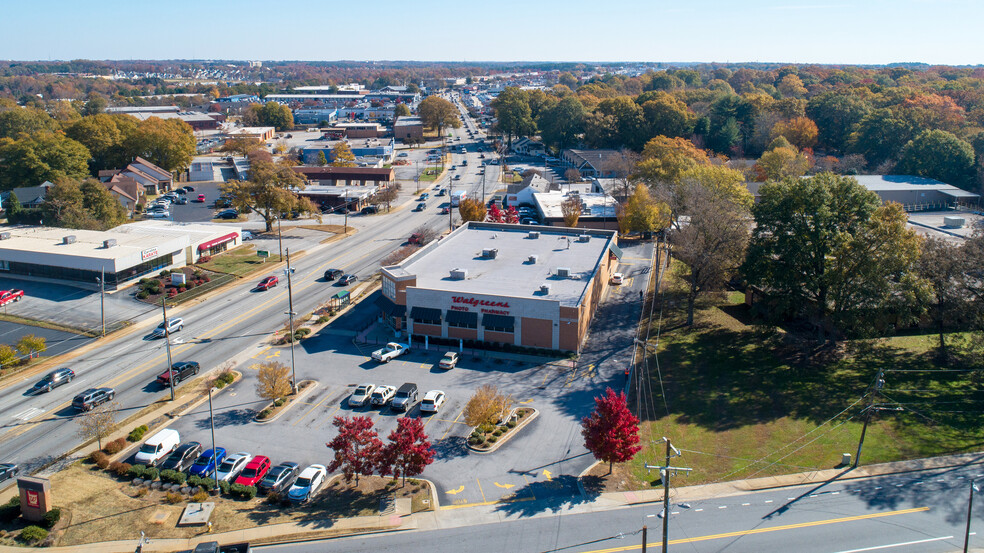 2008 Laurens Rd, Greenville, SC à vendre - Photo du bâtiment - Image 1 de 1