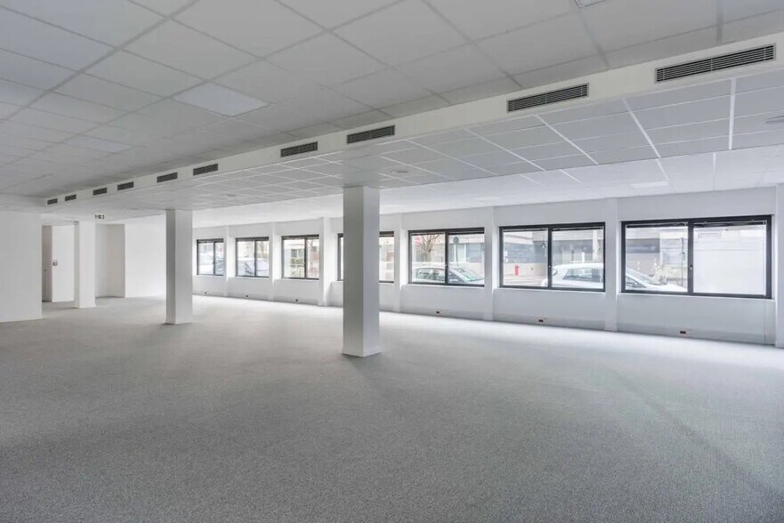 Office in Levallois-Perret for lease - Interior Photo - Image 1 of 7