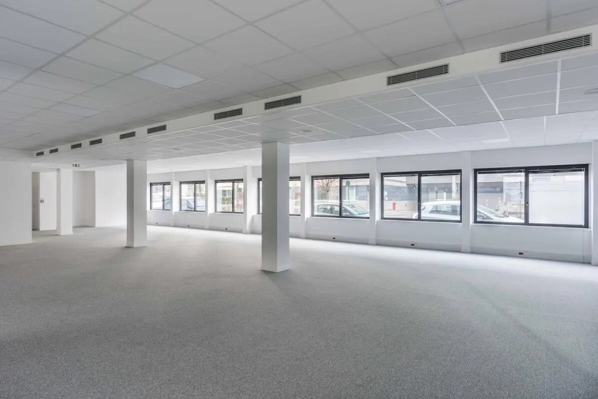 Office in Levallois-Perret for lease Interior Photo- Image 1 of 8