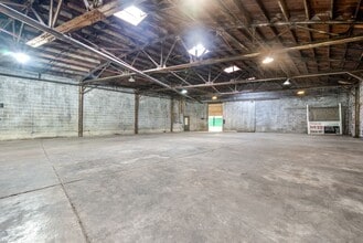 1214 College St, Clarksville, TN for lease Interior Photo- Image 2 of 11