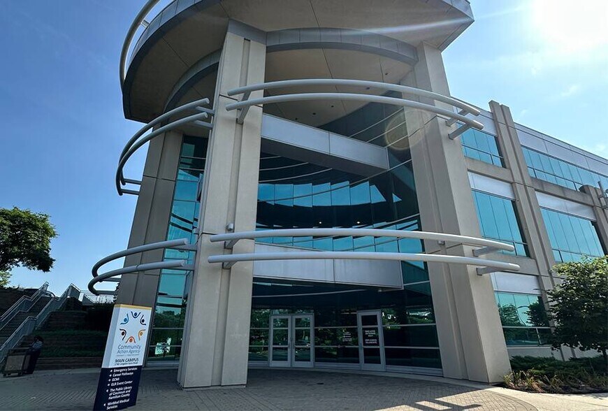 1740 Langdon Farm Rd, Cincinnati, OH for lease - Building Photo - Image 2 of 5