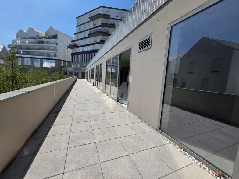 Bureau dans Avon à vendre - Photo du bâtiment - Image 2 de 14