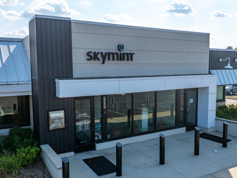 4405 W Pierson Rd, Flint, MI for sale - Building Photo - Image 2 of 3