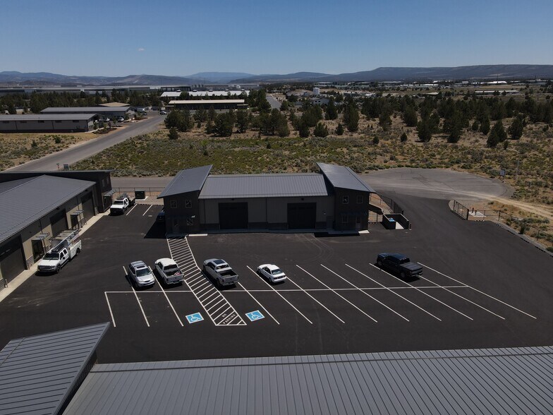 1051 SW Layton Ct, Prineville, OR à vendre - Photo du bâtiment - Image 2 de 18