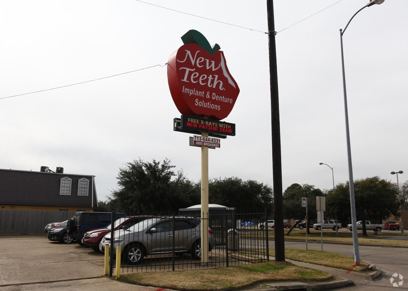 4005 Broadway St, Houston, TX for sale - Building Photo - Image 2 of 3