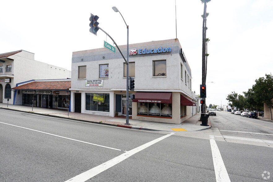 216-220 S Brand Blvd, San Fernando, CA à louer - Photo principale - Image 1 de 32