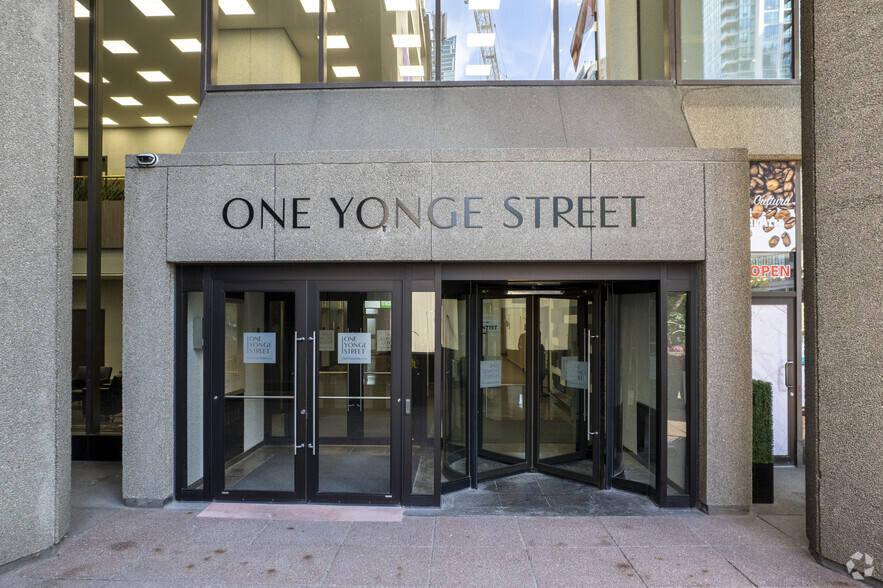 1 Yonge St, Toronto, ON à louer - Photo du bâtiment - Image 3 de 6