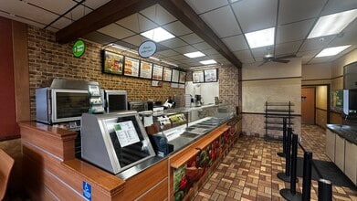 3300-3320 W 84th St, Hialeah, FL à louer Photo intérieure- Image 1 de 4