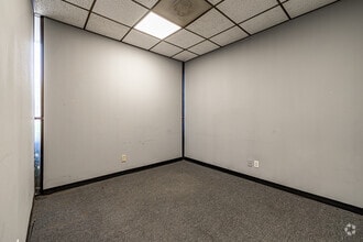 325 Gold St, Garland, TX for lease Interior Photo- Image 2 of 4