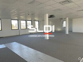 Bureau dans Vénissieux à louer Photo du bâtiment- Image 1 de 10