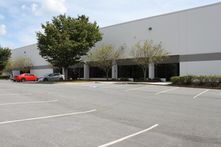3100-3130 Hubbard Rd, Landover, MD à louer - Photo du bâtiment - Image 1 de 4