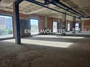 Retail in Barcelona, Barcelona for lease Interior Photo- Image 1 of 6
