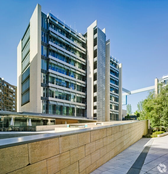 Calle de Serrano Galvache, 56, Madrid, Madrid à louer - Photo du bâtiment - Image 2 de 31