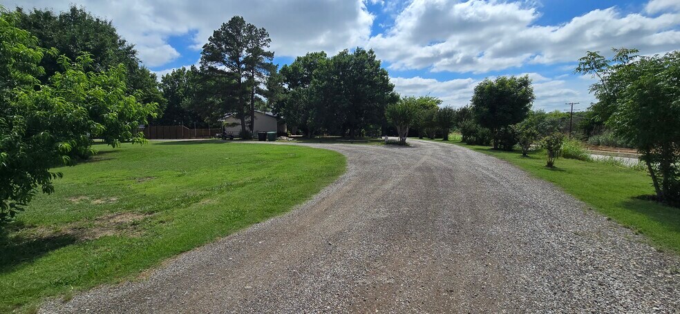 18351 Creekview Rd, Sanger, TX à vendre - Photo du bâtiment - Image 2 de 31