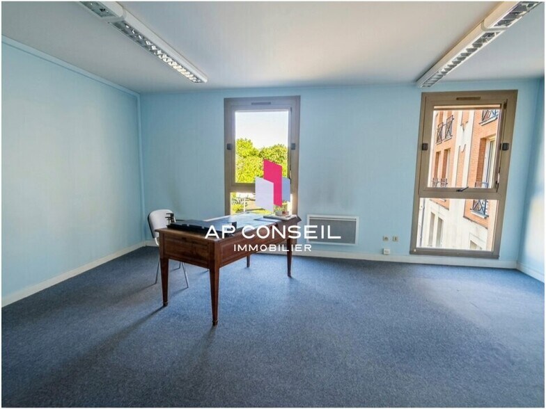 Bureau dans Versailles à vendre - Photo du bâtiment - Image 3 de 14
