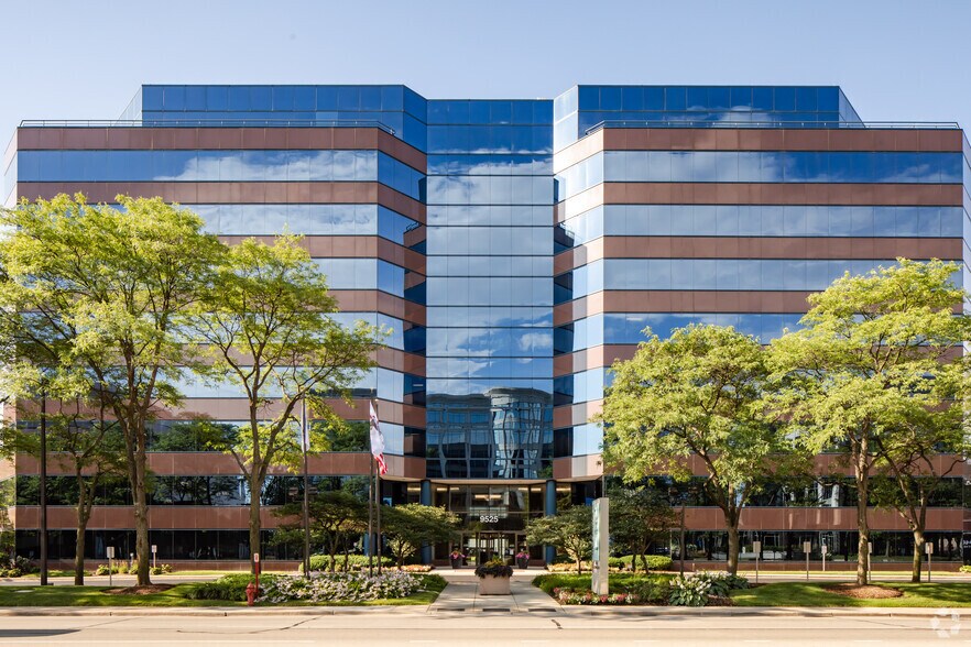 9525 W Bryn Mawr Ave, Rosemont, IL à vendre - Photo du bâtiment - Image 1 de 5