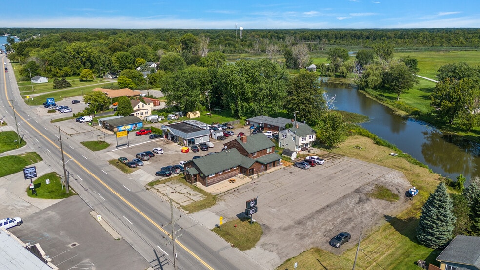 8874 Dixie Hwy, Fair Haven, MI à vendre - Photo du bâtiment - Image 3 de 61