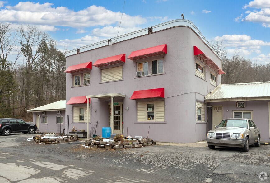 3154 Godfrey Ridge Dr, Stroudsburg, PA à vendre - Photo du bâtiment - Image 2 de 11