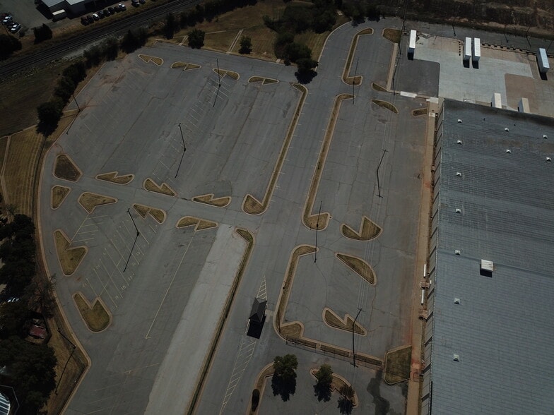 3400 S Kelly Ave, Edmond, OK for lease - Aerial - Image 3 of 11