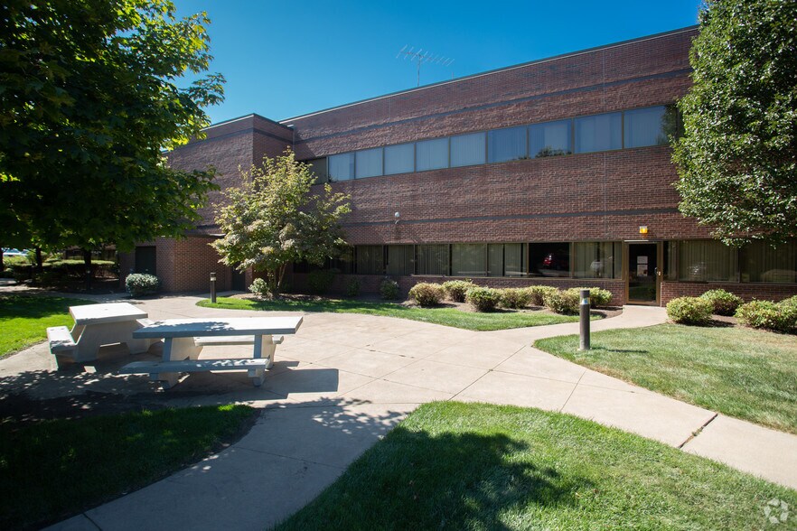 600 Baltimore Dr, Wilkes-Barre, PA à louer - Photo du bâtiment - Image 3 de 8