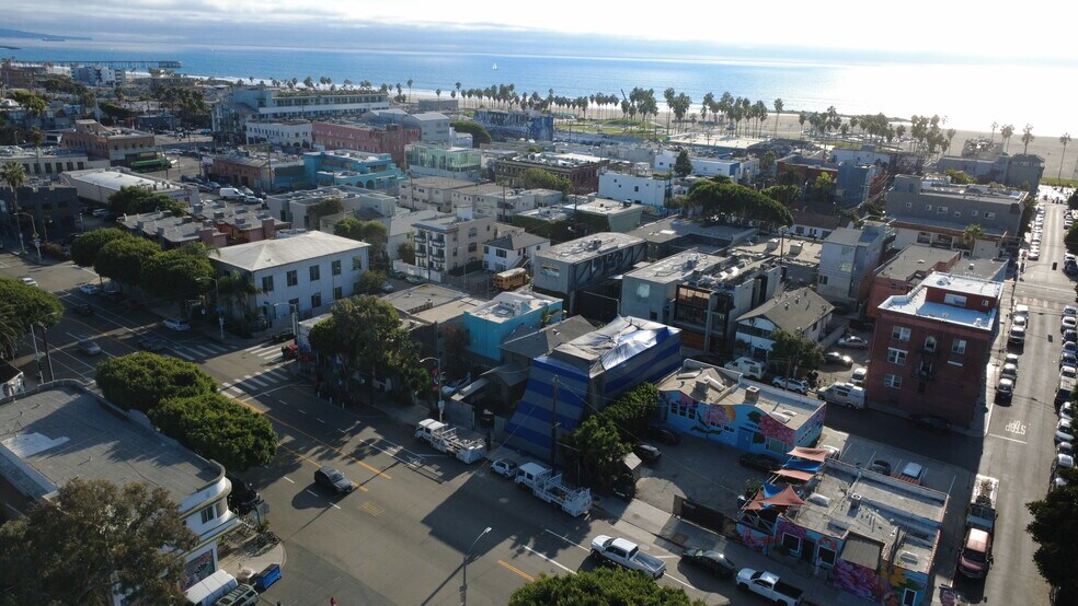 1322 Innes Pl, Venice, CA à vendre - Photo du bâtiment - Image 3 de 37