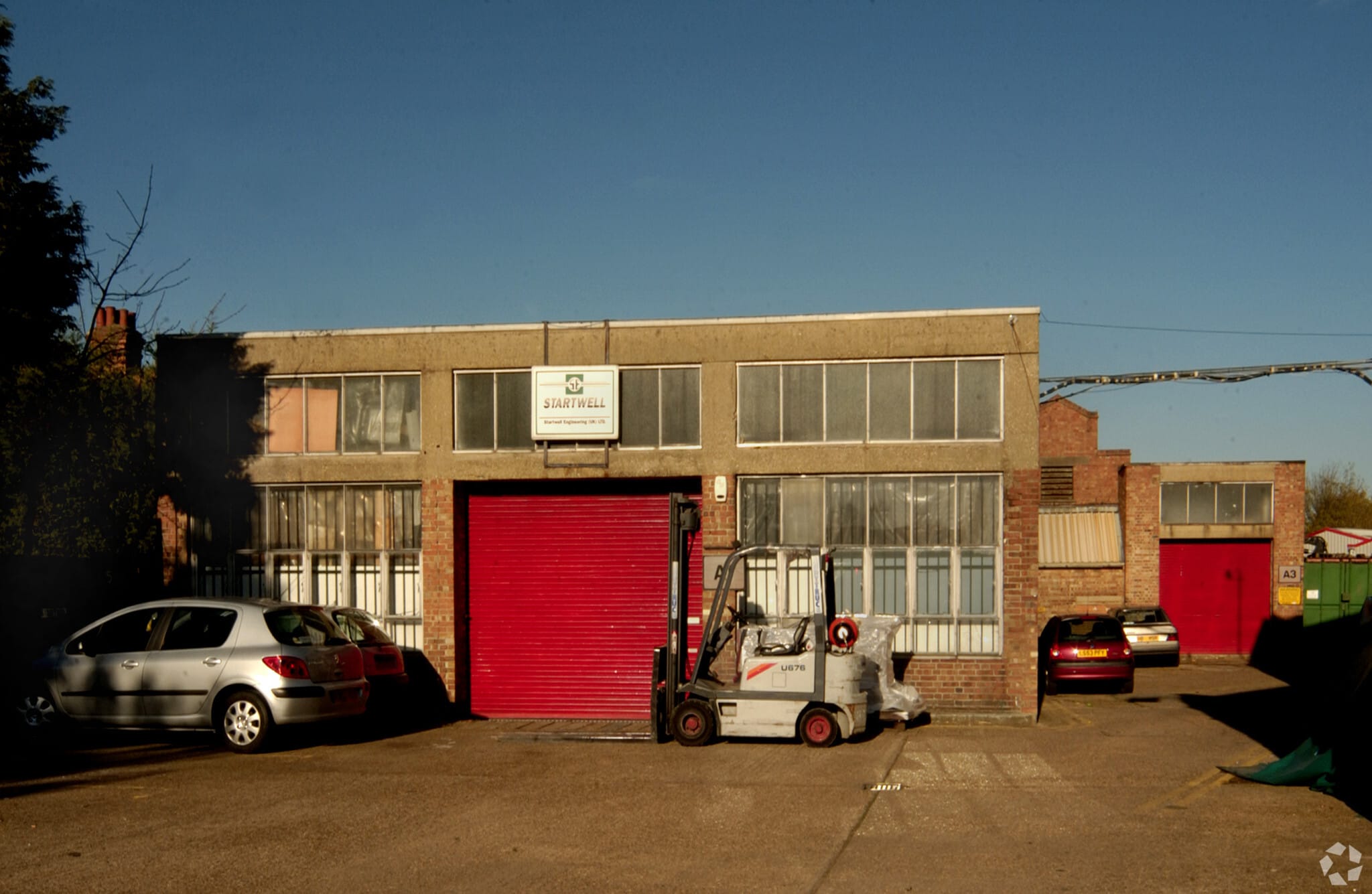 Rosslyn Cres, Harrow for lease Primary Photo- Image 1 of 25