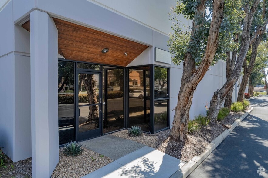 9370 7th St, Rancho Cucamonga, CA à louer - Photo du bâtiment - Image 2 de 9