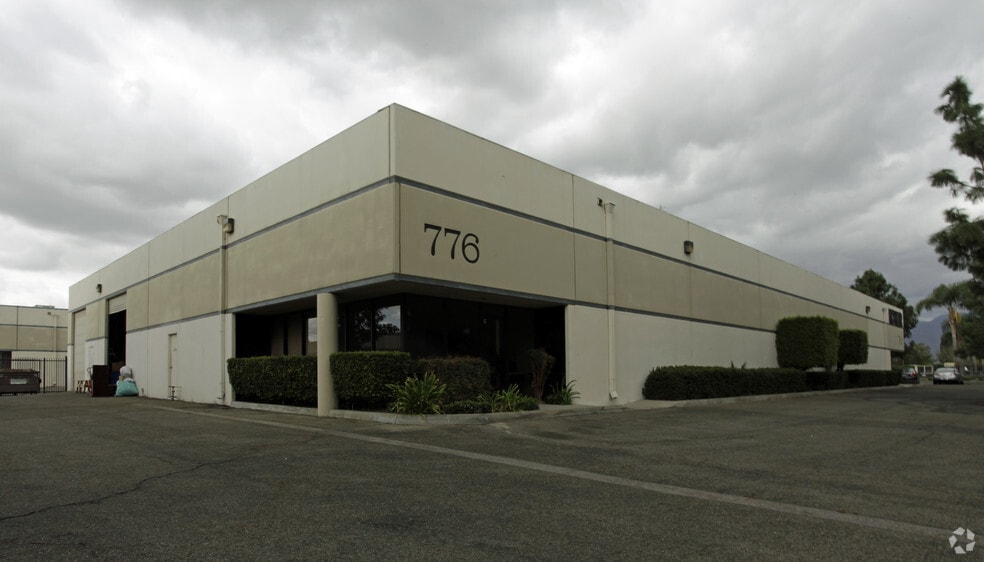 766-776 S Gifford Ave, San Bernardino, CA à louer - Photo principale - Image 1 de 3