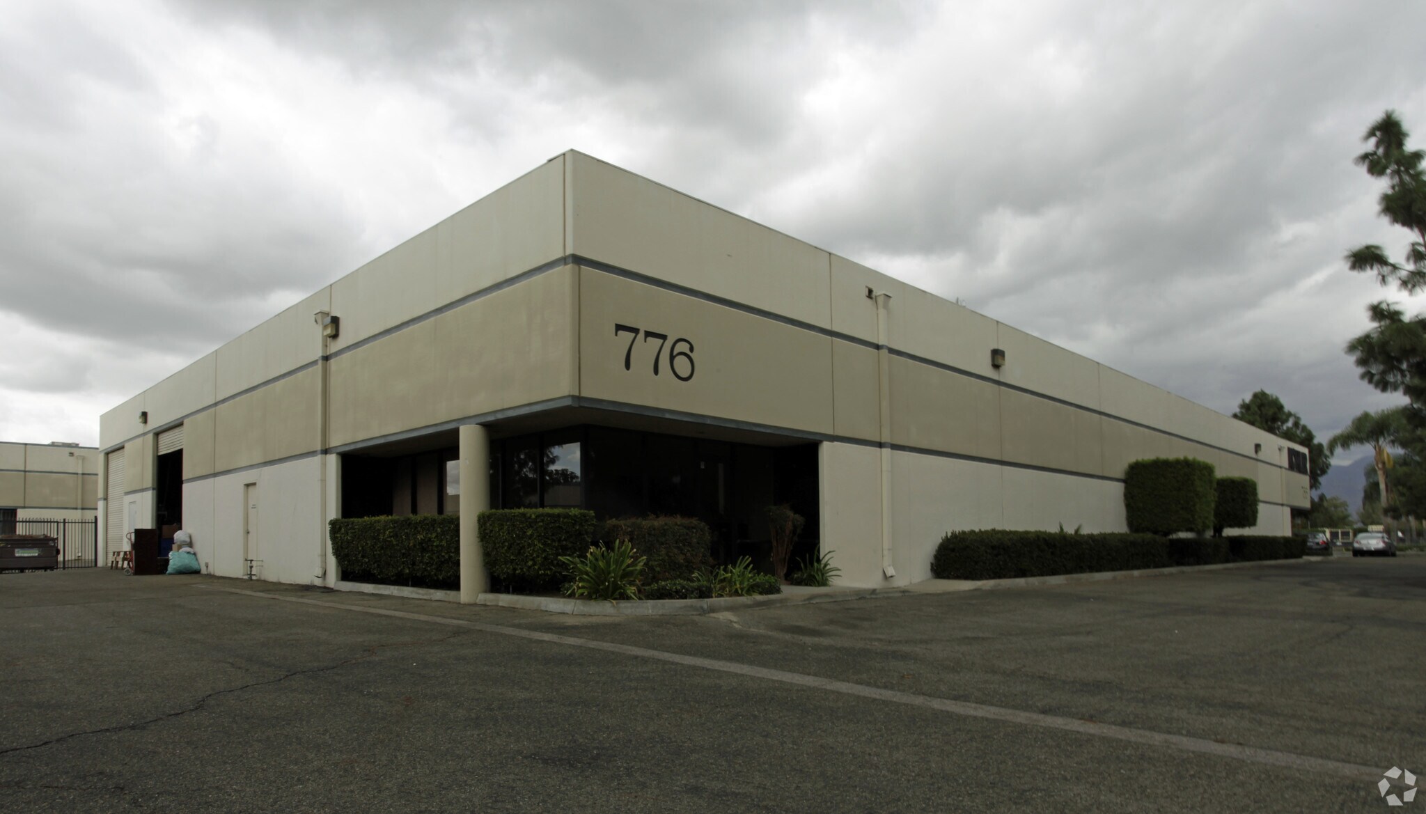 766-776 S Gifford Ave, San Bernardino, CA à louer Photo principale- Image 1 de 4