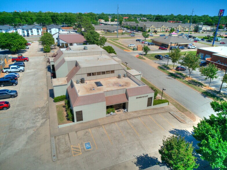 2425 Wilcox Dr, Norman, OK à vendre - Photo du bâtiment - Image 3 de 48