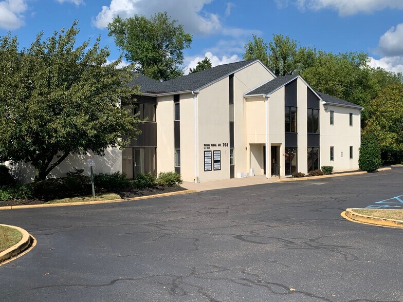 701 E Main St, Moorestown, NJ à louer - Photo du bâtiment - Image 2 de 8