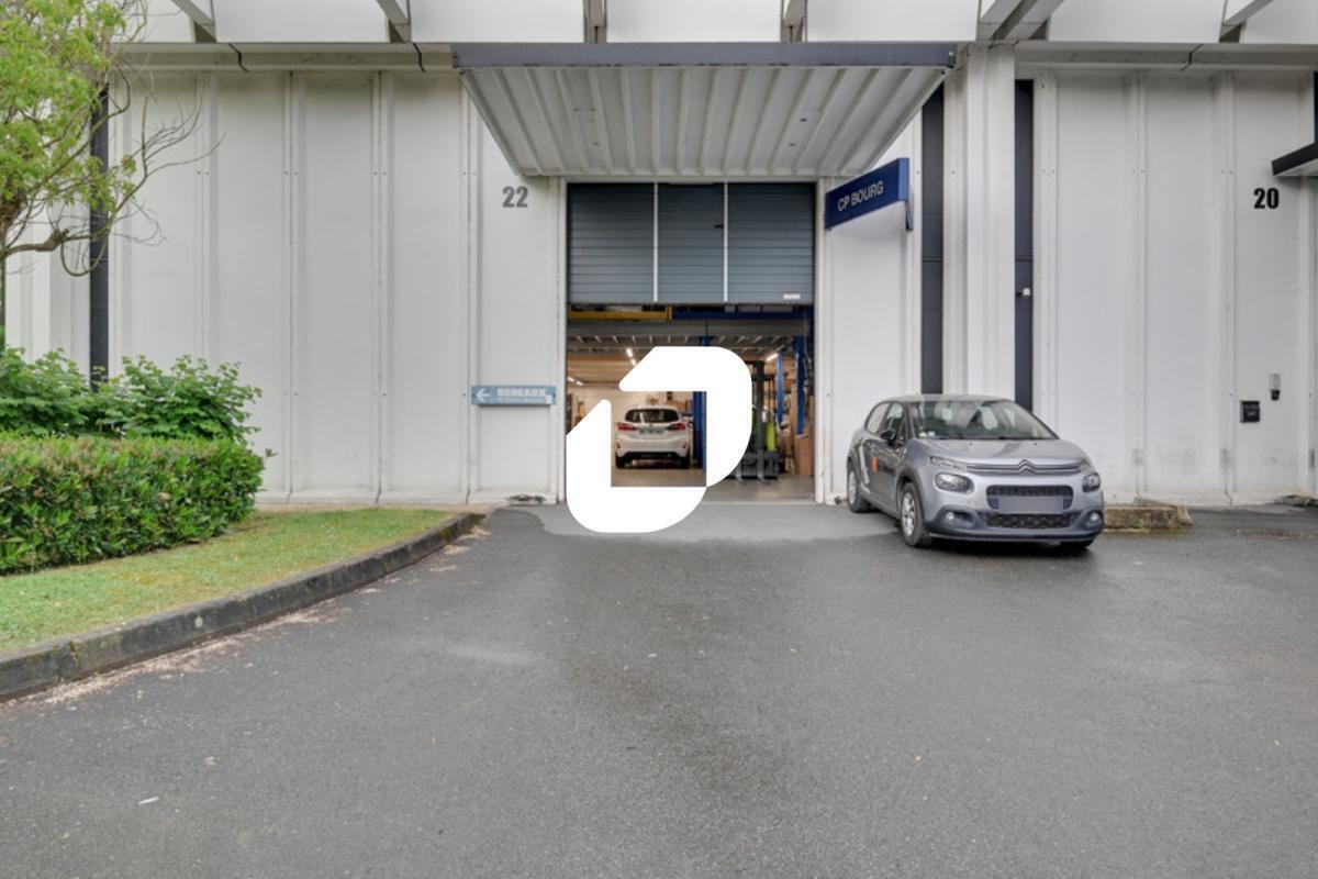Industrial in Rungis for lease Building Photo- Image 1 of 16
