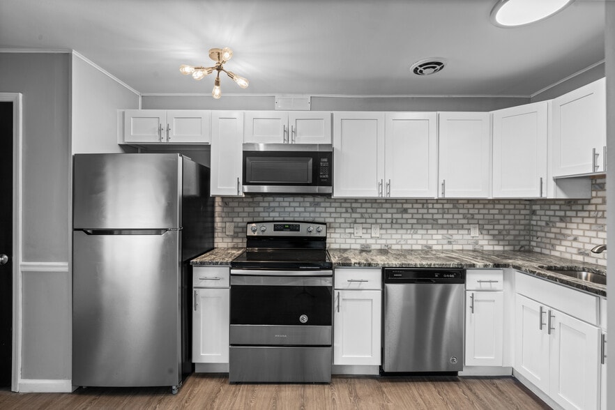 4401 S Crooks Rd, Royal Oak, MI for sale - Building Photo - Image 2 of 8